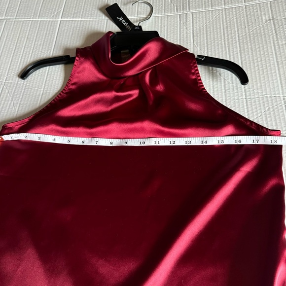 High neck satiny sleeveless blouse size small - Picture 5 of 5